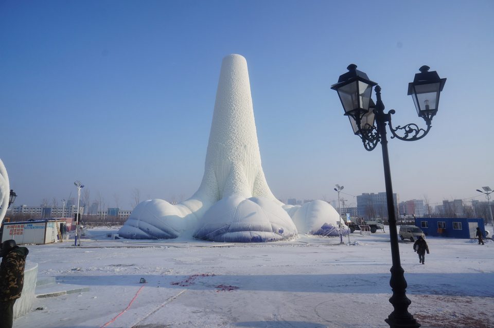 018-Sino-Dutch-Team-Realized-31-Meter-High-Ice-Tower-960x638